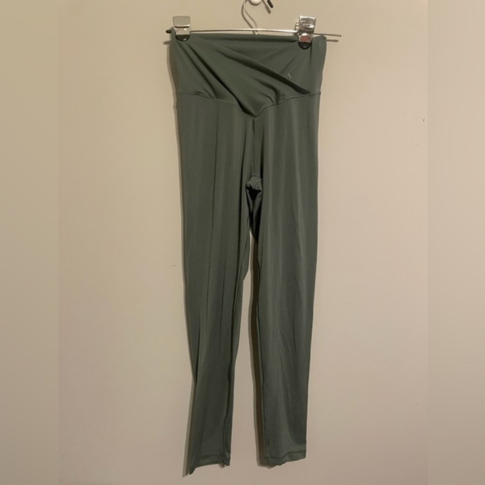Aerie Offline High Waisted Leggings |‎ color olive daze | size medium